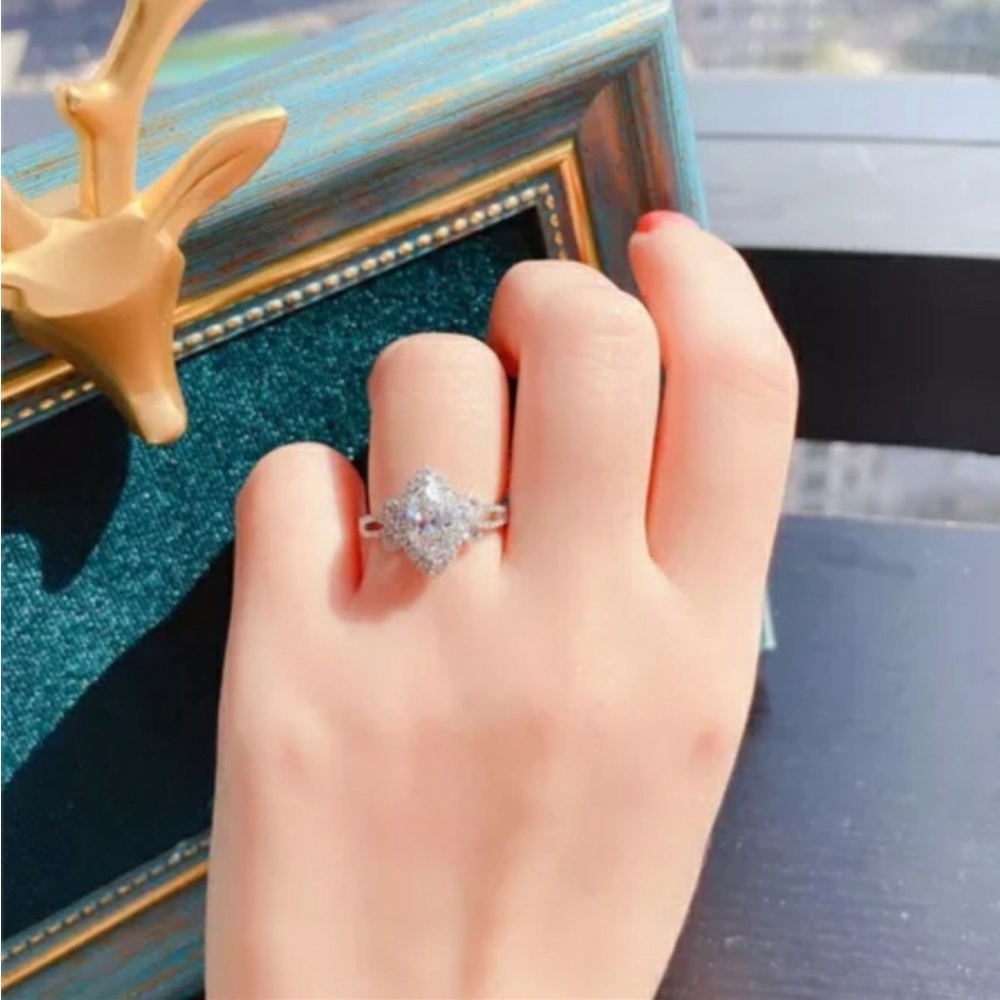 New Women’s 925 Silver Stylish Lovely Diamond Ring - Picture 3 of 5